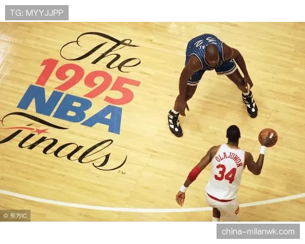 奥拉朱旺低位脚步制造错位，胜过奥尼尔牵制力