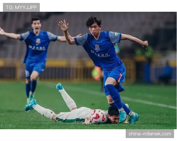 申花边路进攻受阻，宽度不足是战术安排还是球员能力局限？